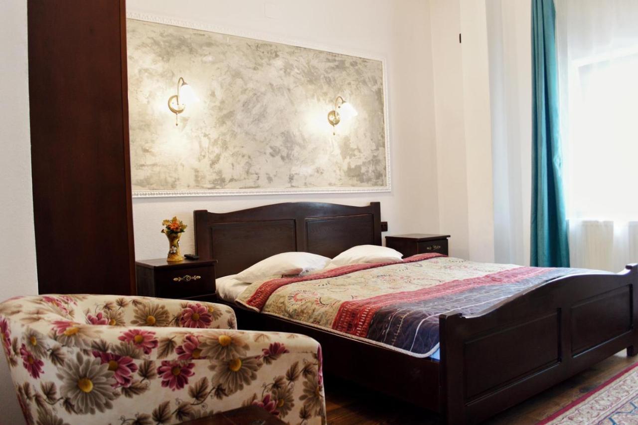 Pensiunea Casa Rica Călimăneşti Exteriör bild