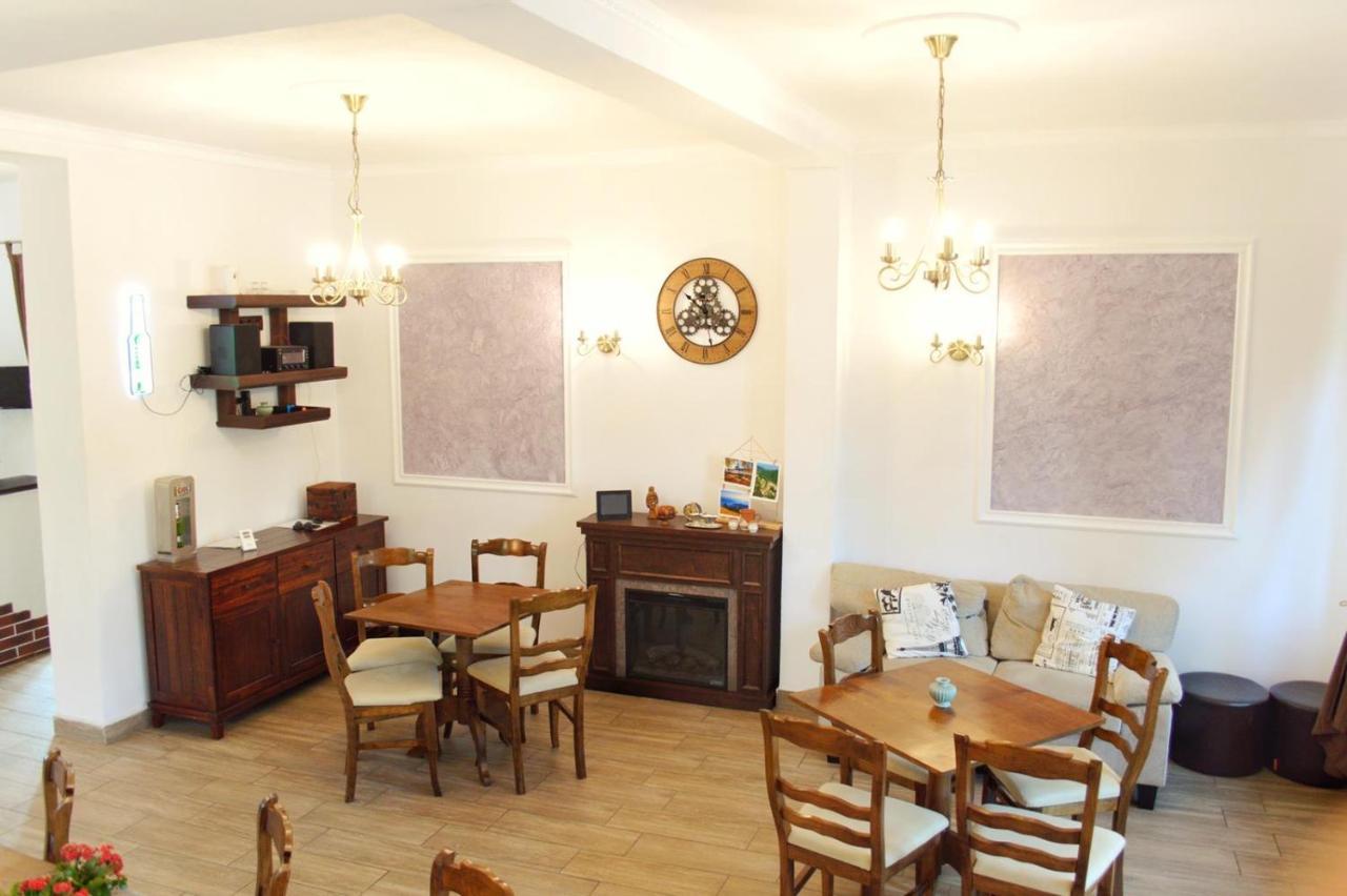 Pensiunea Casa Rica Călimăneşti Exteriör bild