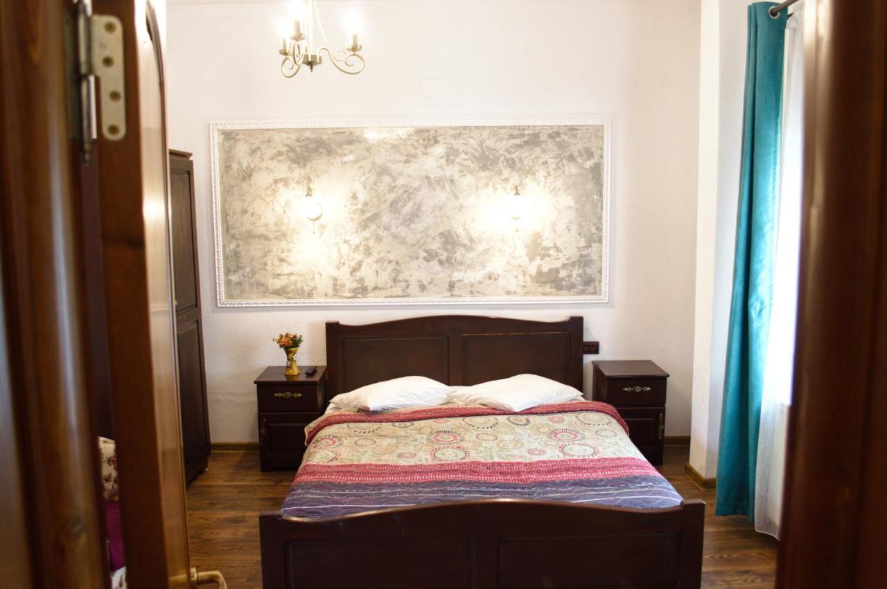 Pensiunea Casa Rica Călimăneşti Exteriör bild