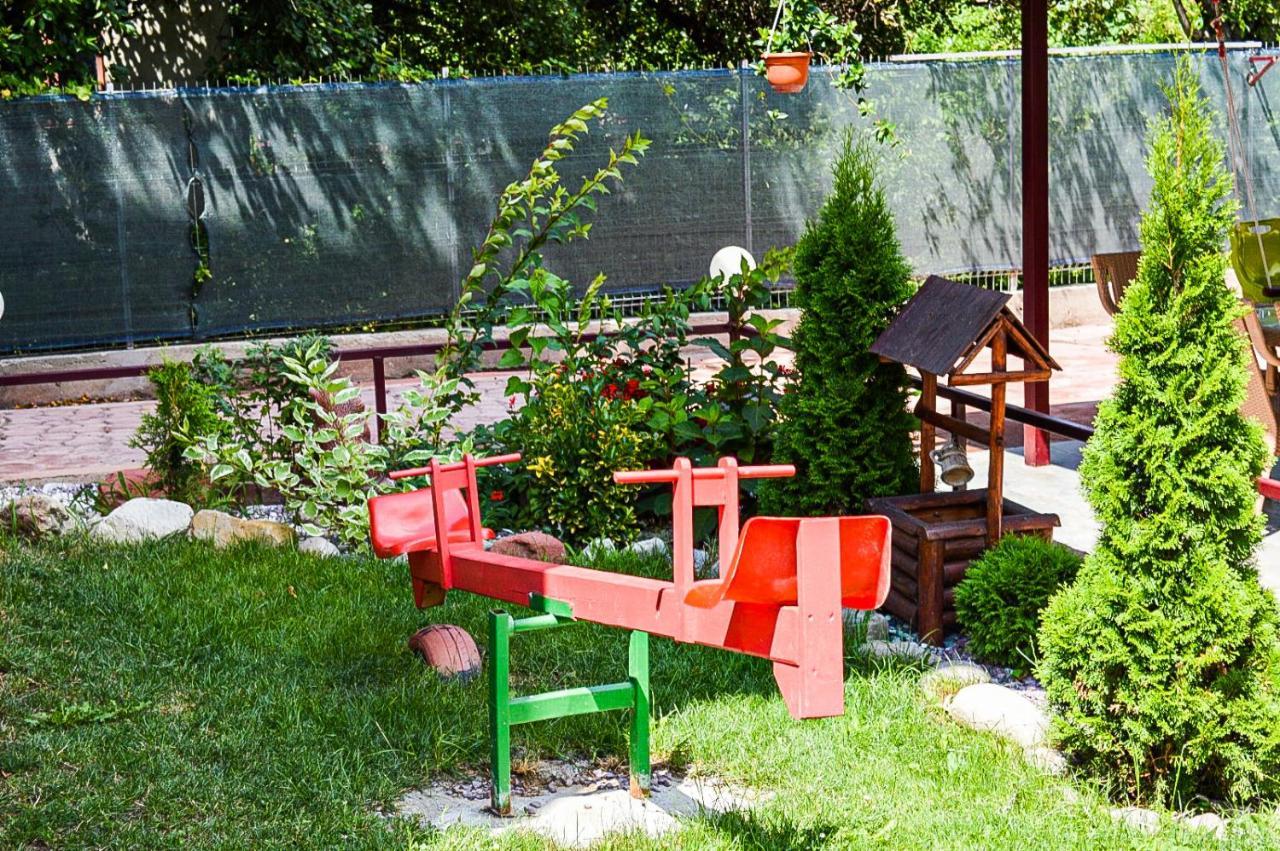 Pensiunea Casa Rica Călimăneşti Exteriör bild