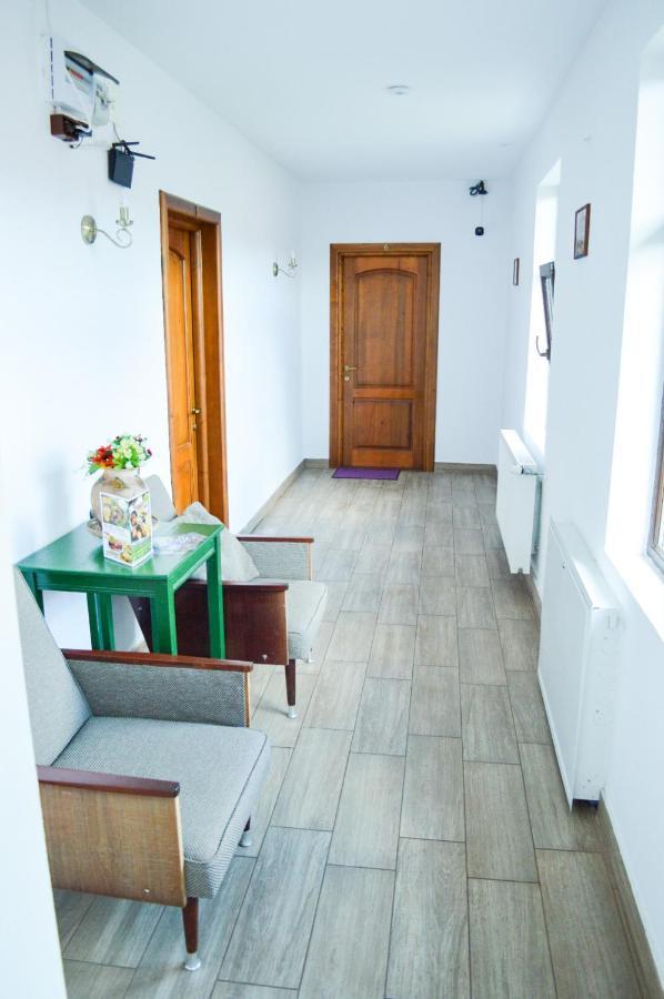 Pensiunea Casa Rica Călimăneşti Exteriör bild