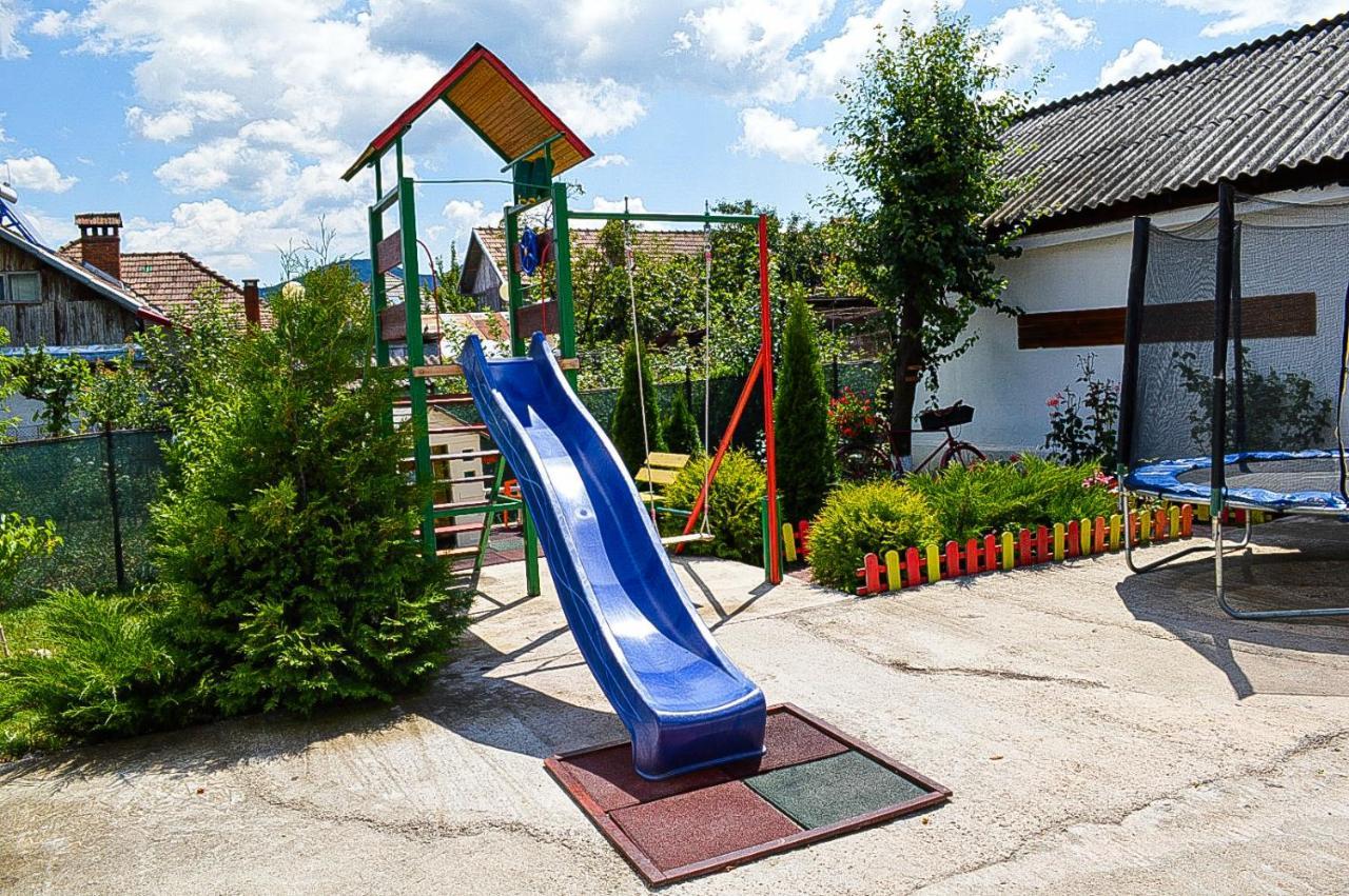 Pensiunea Casa Rica Călimăneşti Exteriör bild