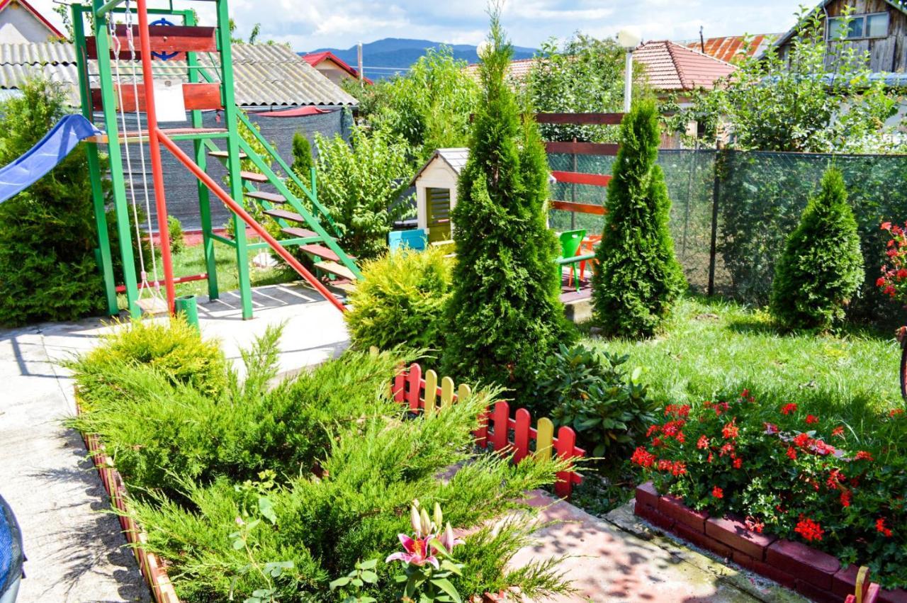 Pensiunea Casa Rica Călimăneşti Exteriör bild