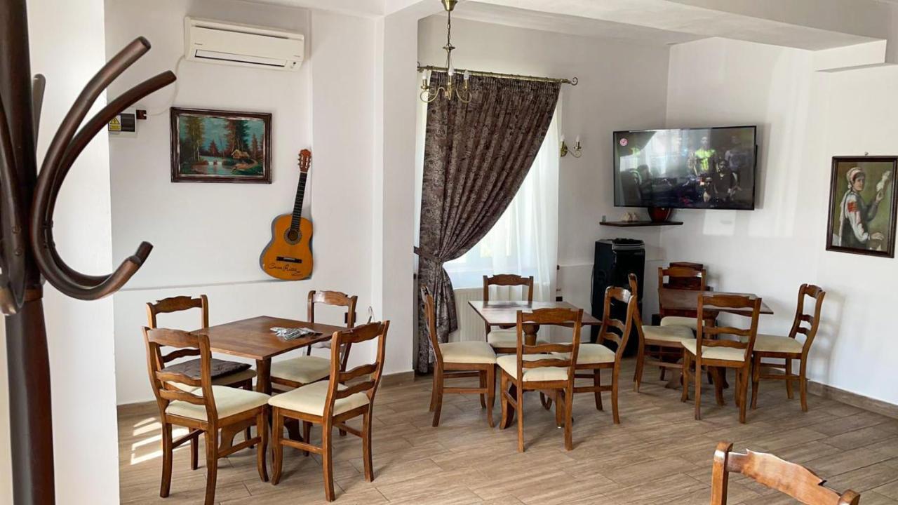 Pensiunea Casa Rica Călimăneşti Exteriör bild