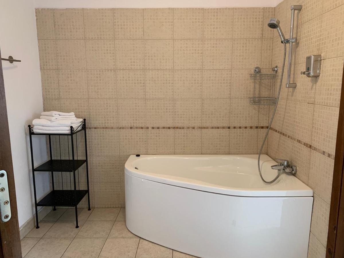 Pensiunea Casa Rica Călimăneşti Exteriör bild